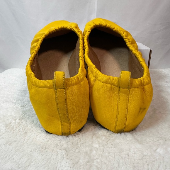 Everlane Yellow Flats 🍋 - Picture 5 of 9